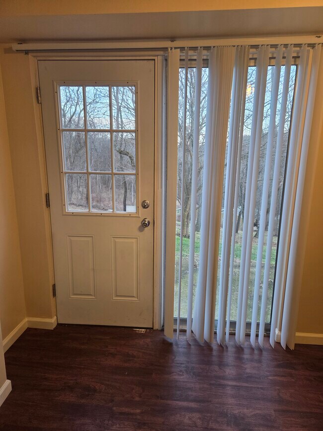 Building Photo - 524 Mercer Rd