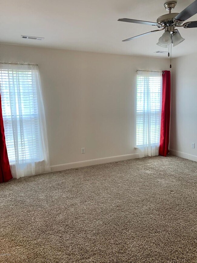 Building Photo - 4340 E 23rd St