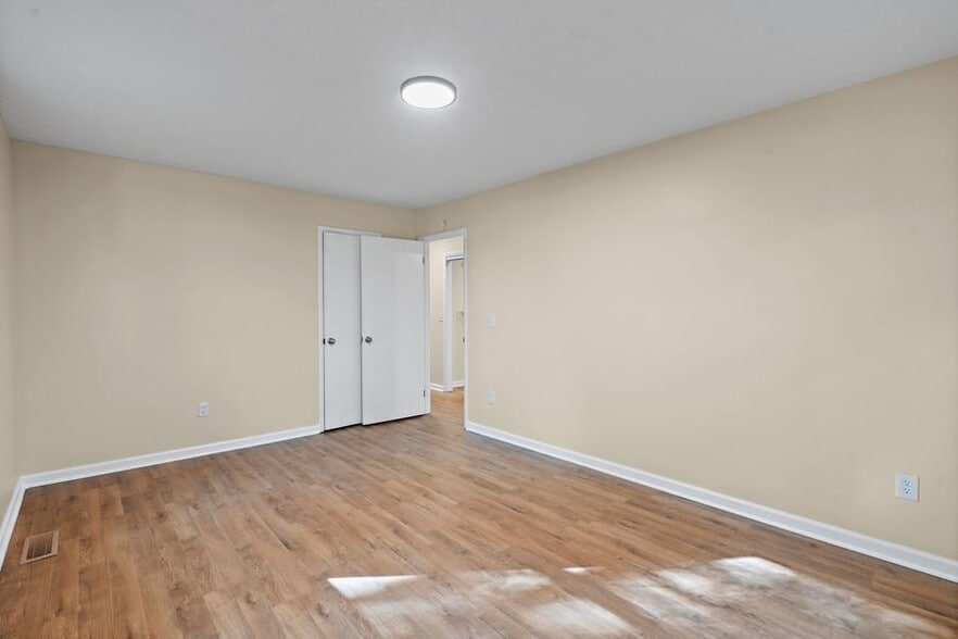 Building Photo - 1539 White Rd