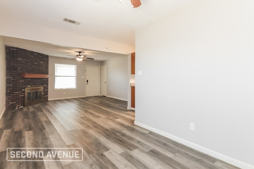 Building Photo - 622 Martingale Trail