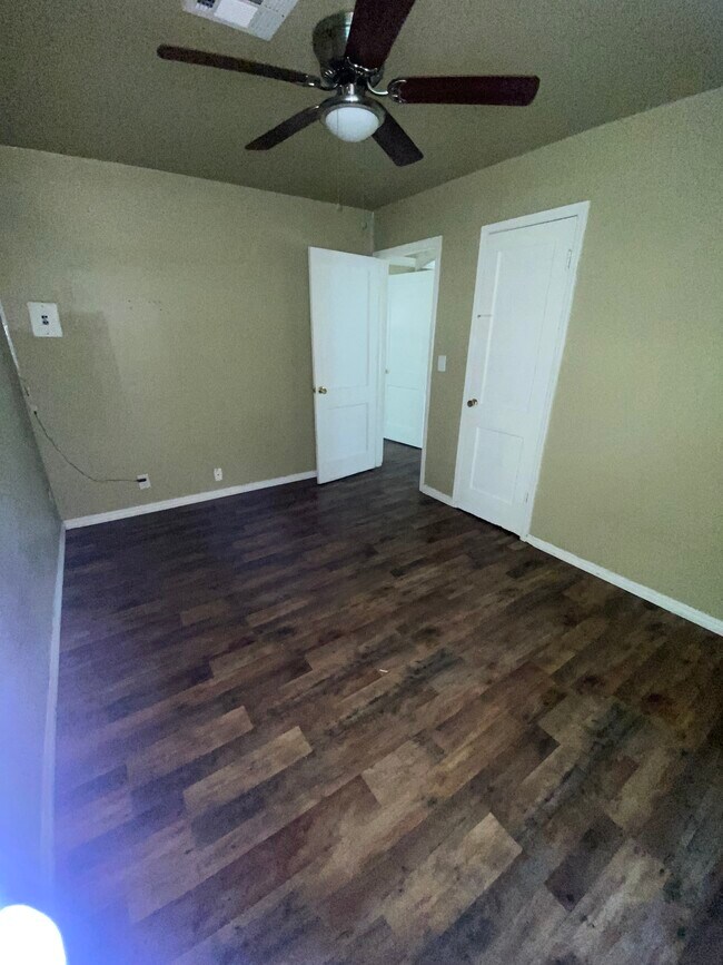 Building Photo - 316 E Jarman Dr