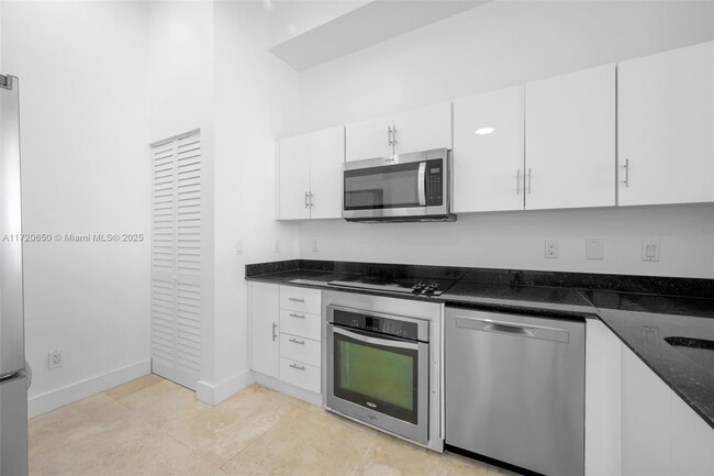 Building Photo - 325 S Biscayne Blvd