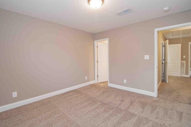 Building Photo - 325 Landrum Pl