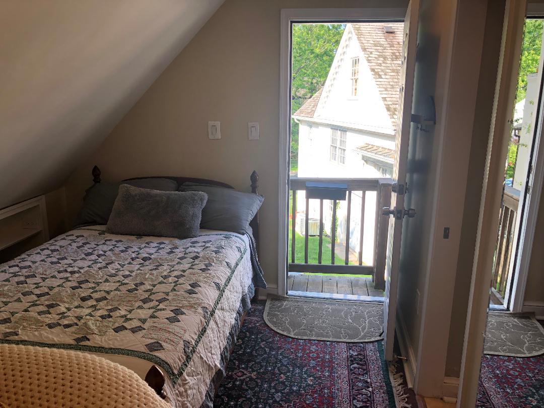 Entry. - 5804 Searl Ter