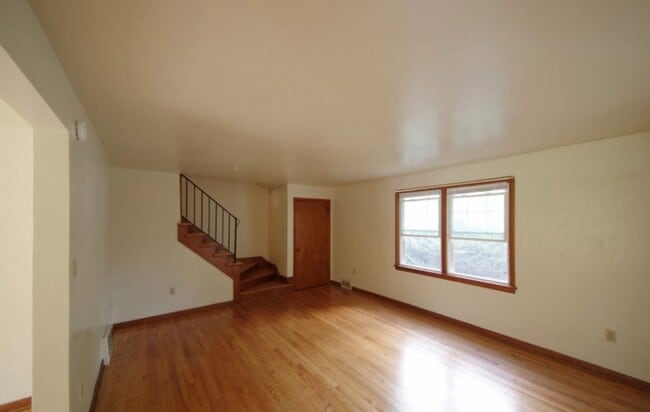 Building Photo - Sparks Street Duplex