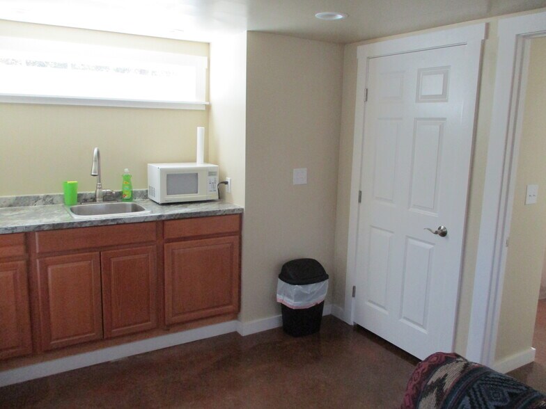 Building Photo - 488 FM 1441