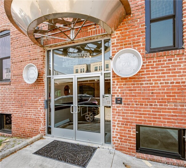 Building Photo - 612 Hull St