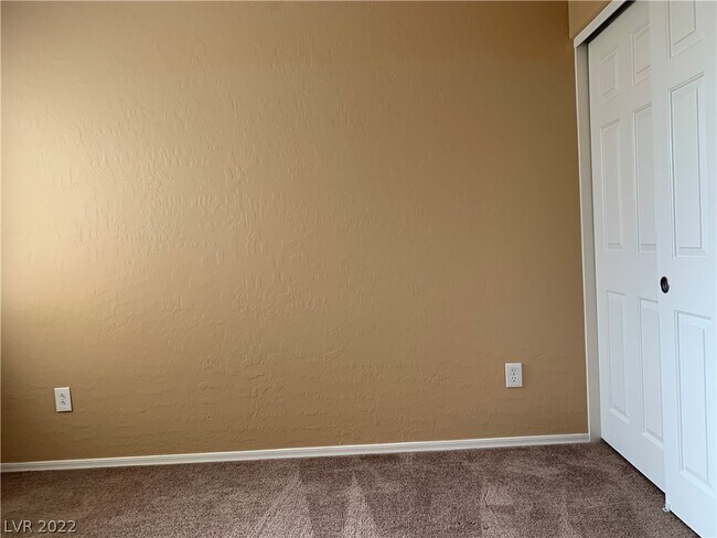 Building Photo - 6868 Sky Pointe Dr
