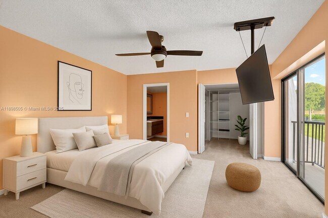 Building Photo - 2913 SW 22nd Cir