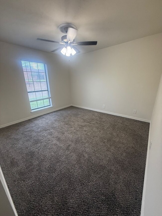 Building Photo - Garden Home