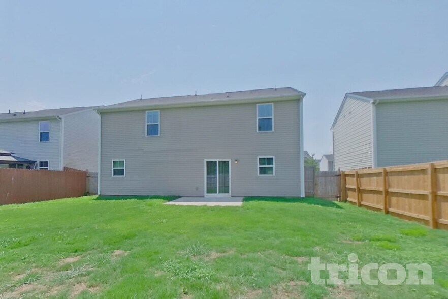 Building Photo - 120 Castlebrook Dr