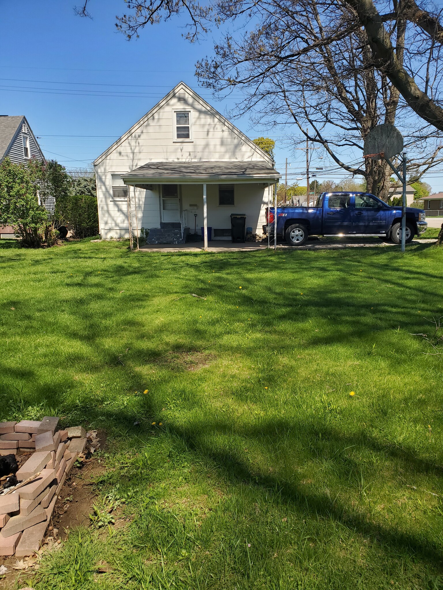 Building Photo - 3206 Highland Rd