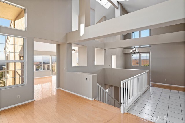 Building Photo - 6 Saros