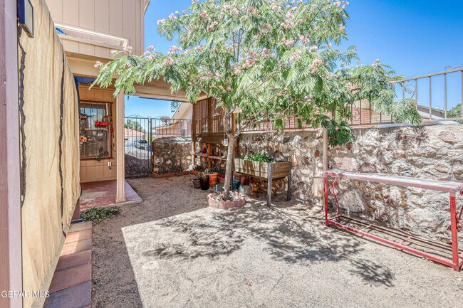 Building Photo - 7333 Golden Hawk Dr