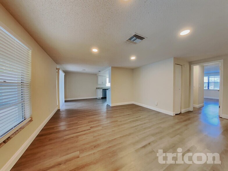 Building Photo - 15936 Winding Dr