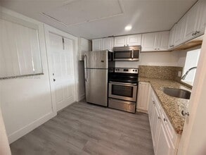 Building Photo - 20111 NE 27th Ct