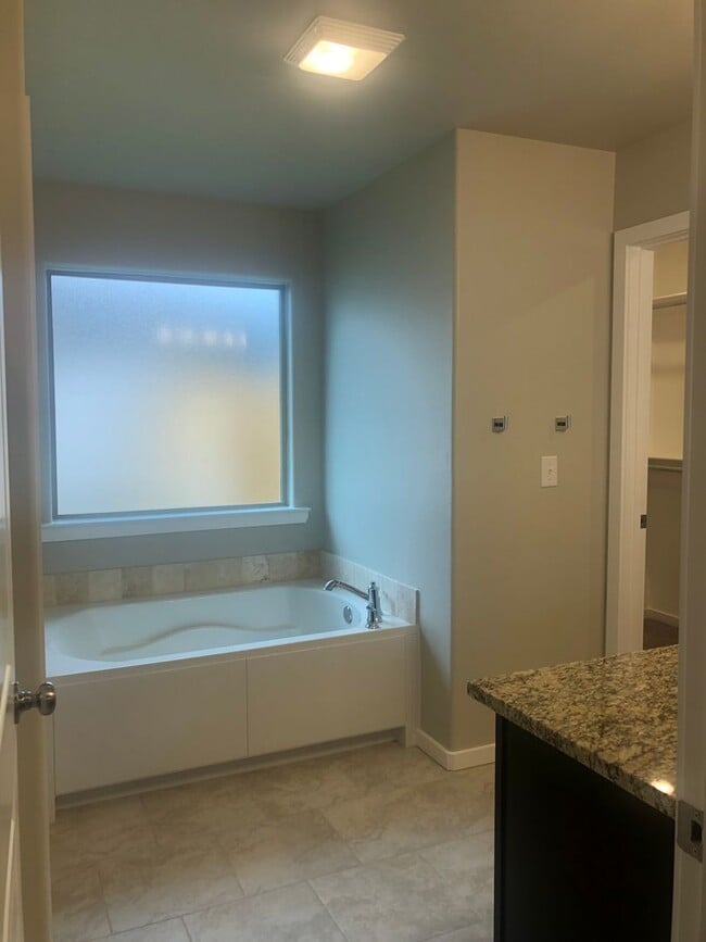 Building Photo - Brand New Home in Hertiage Hills 3/2/2