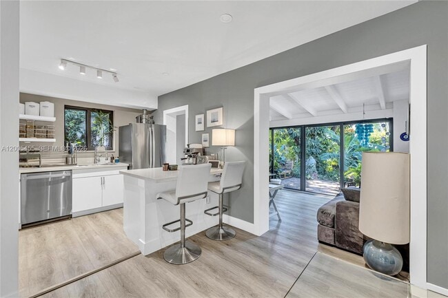 Building Photo - 3030 SW 2nd Ave