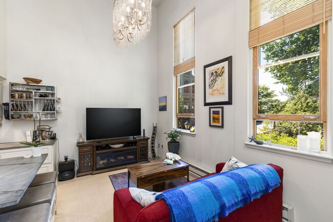 Building Photo - Charming Studio Condo For Rent Downtown Po...