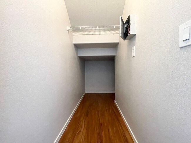 Building Photo - Beautiful 2 story 3 car garage single fami...