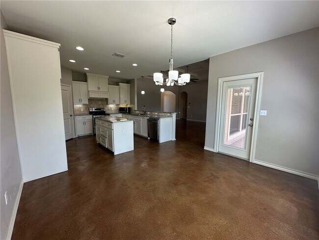 Building Photo - 106 Chiman Cir