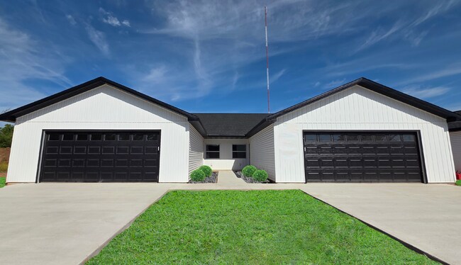 Building Photo - 515-517 Rustic Ridge Drive (Lot 5)