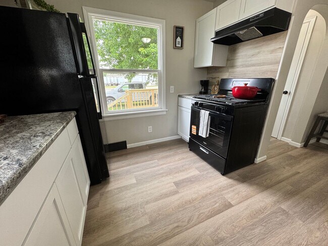 Building Photo - Remodeled 3 bed, 1 bath home for rent in Waterloo