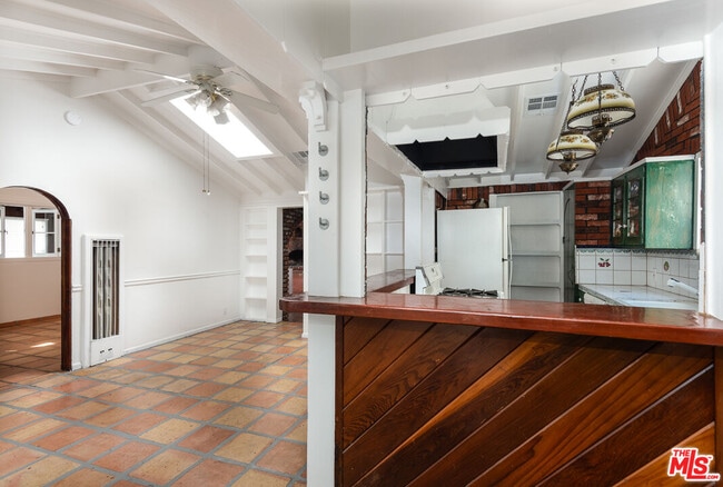 Building Photo - 14842 Morrison St