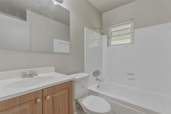 Building Photo - 1427 Connecticut St