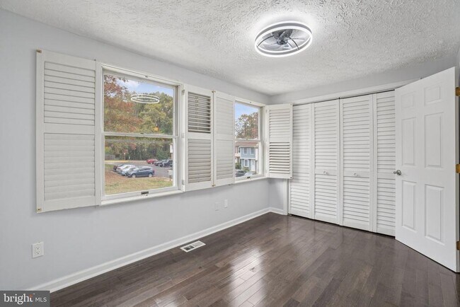 Building Photo - 8474 Sugar Creek Ln