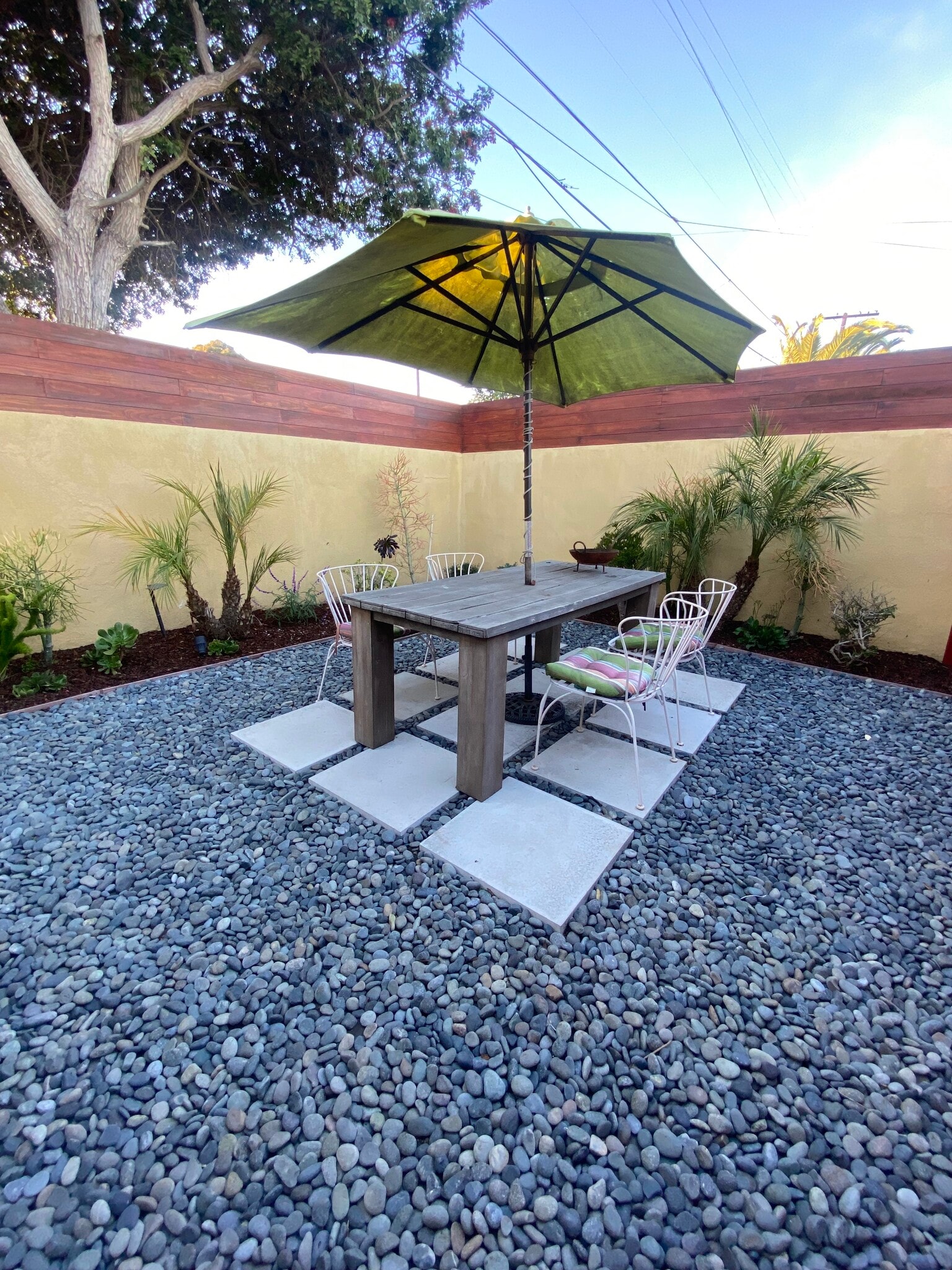 private garden - 5451 Brynhurst Ave
