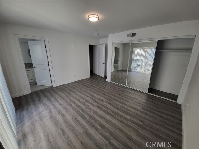 Building Photo - 14614 Vanowen St