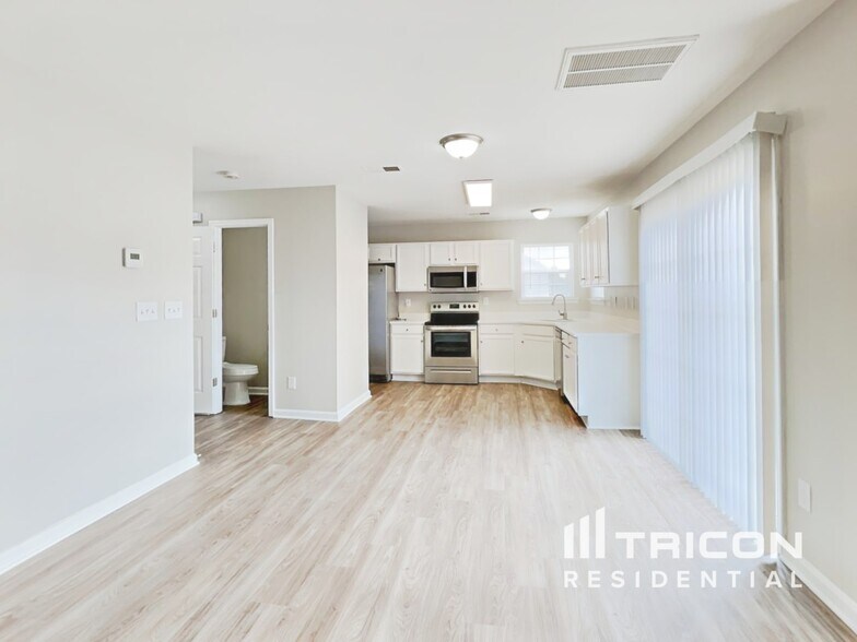 Building Photo - 5028 Hildreth Court