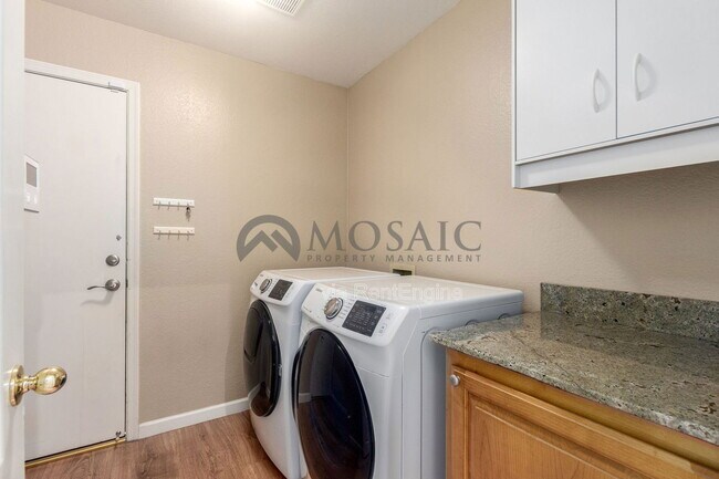 Building Photo - 2738 E Silverwood Dr