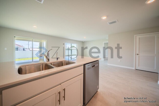Building Photo - 2830 NW 18th Pl