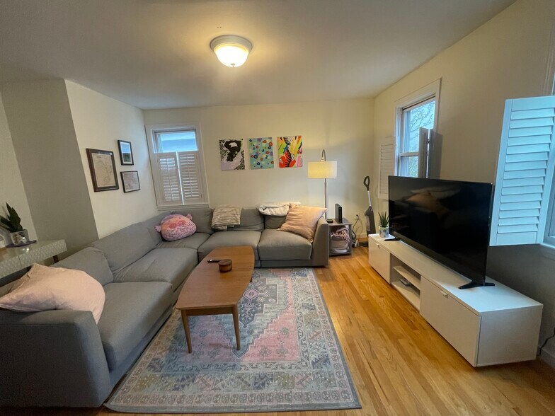 Primary Photo - 254 W 3rd St