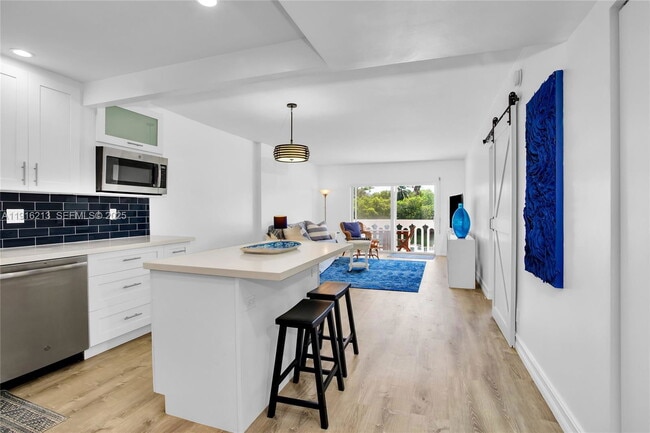 Building Photo - 100 Edgewater Dr