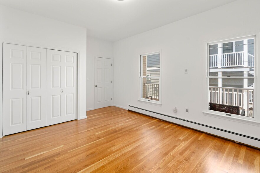Building Photo - 186 W 7th St