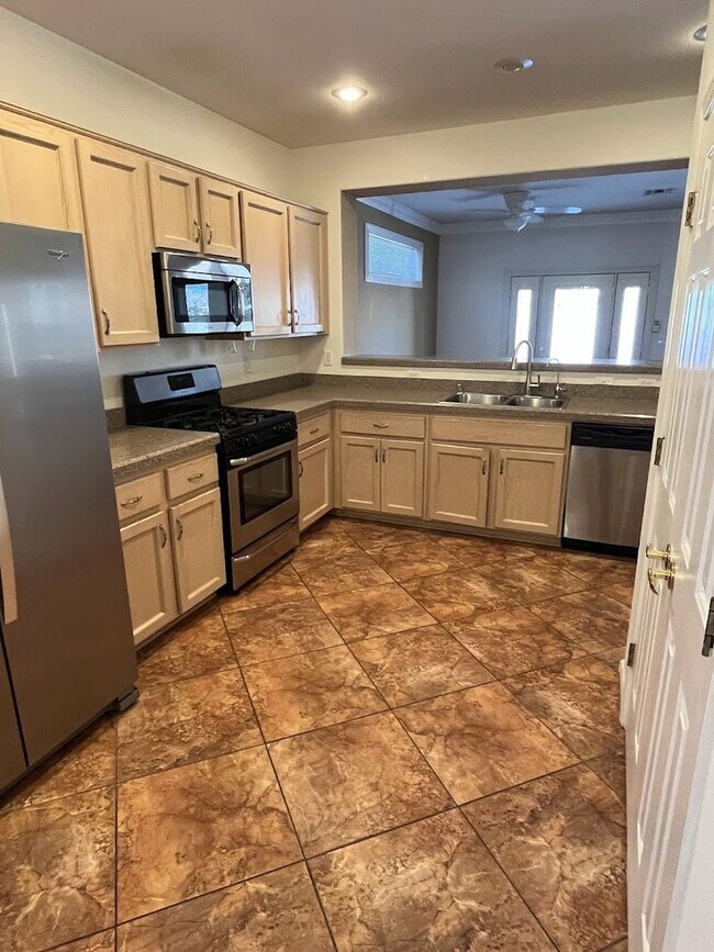 Building Photo - Stunning 3 bedroom 3 bath with Guest House in Sun City Anthem for 55+!