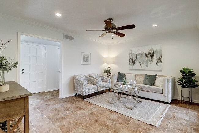 Building Photo - 2330 Willowby Dr