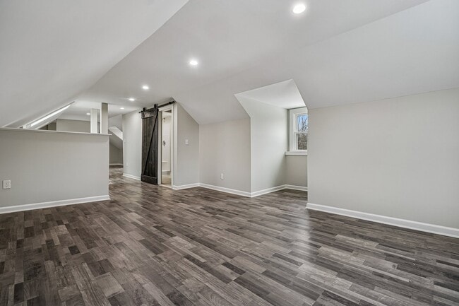 Building Photo - 68 Valley Rd