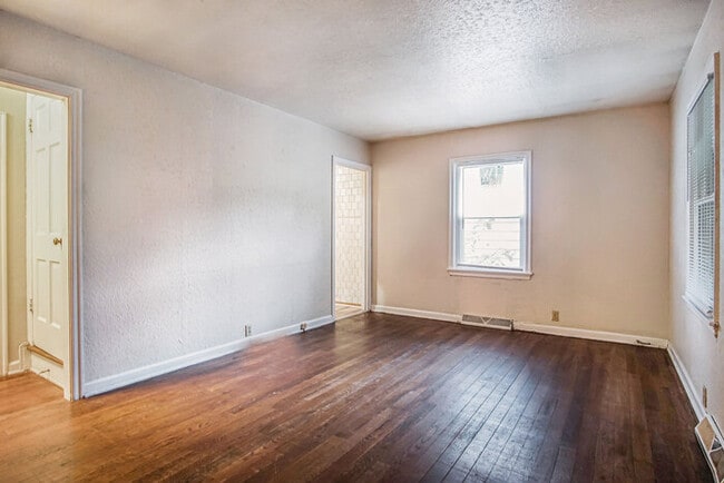 Building Photo - Inviting 3 Bedroom Home with Large Basement