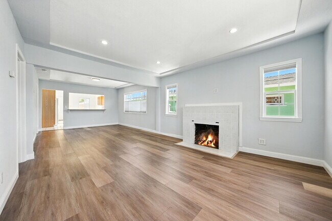 Building Photo - 5530 Laverne Ave