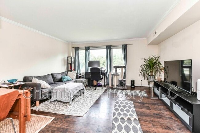 Building Photo - 10570 Main St