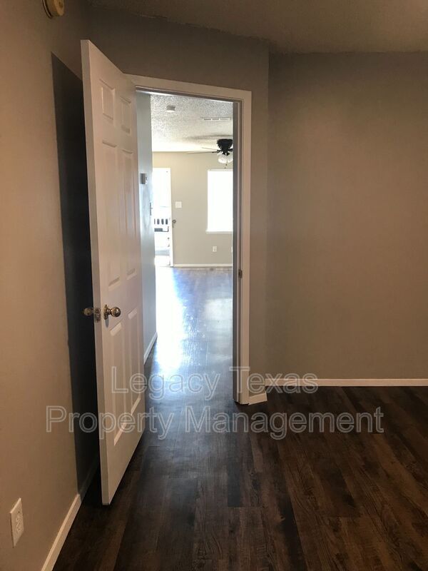 Building Photo - 1419 W Kilpatrick St