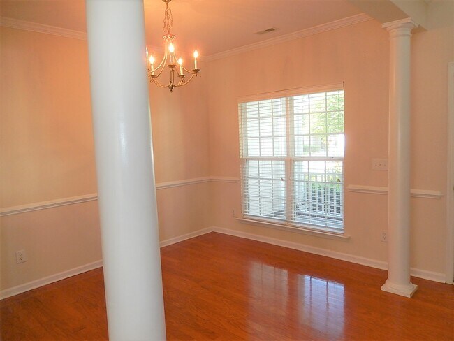 Building Photo - 10651 Edmundson Ave