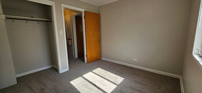 Building Photo - Beautiful Virginia Vale 4 Bedroom Split Level - New Paint, Carpet, Blinds - AVAILABLE NOW!