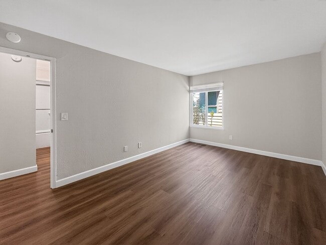 Building Photo - Gorgeous and Completely Remodeled Lower Level Unit with Inside Laundry is Available Now!