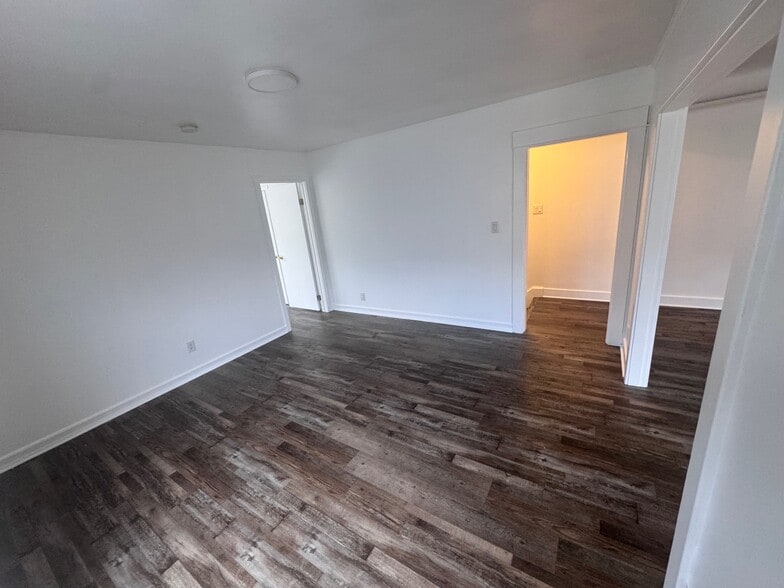 Living Room - 1261 1/2 S Plymouth Blvd