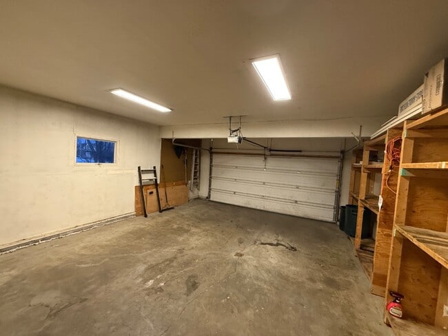 Building Photo - 9260 Roy St